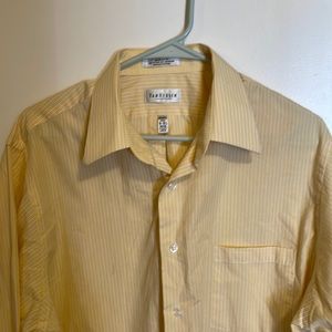 Van Heusen regular dress shirt size 16-16.5 34/35 Large 60% cotton 40% Poly
